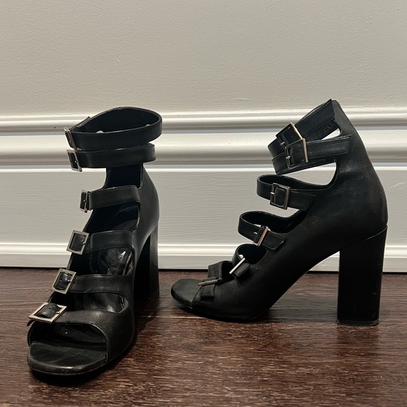 Saint Laurent black leather strappy sandals - Picture 2 of 3
